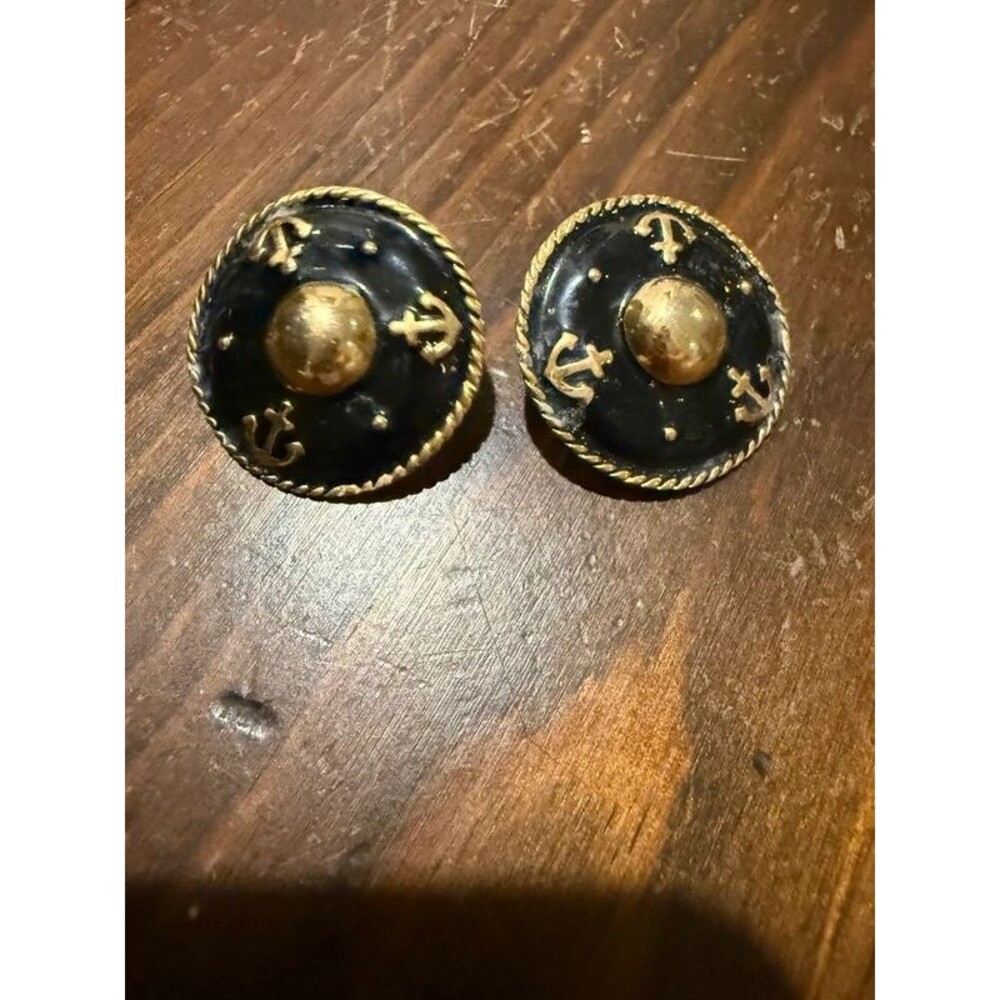 Vintage Black & Gold Statement pierced Earrings – Round Enamel-Style Design – J-